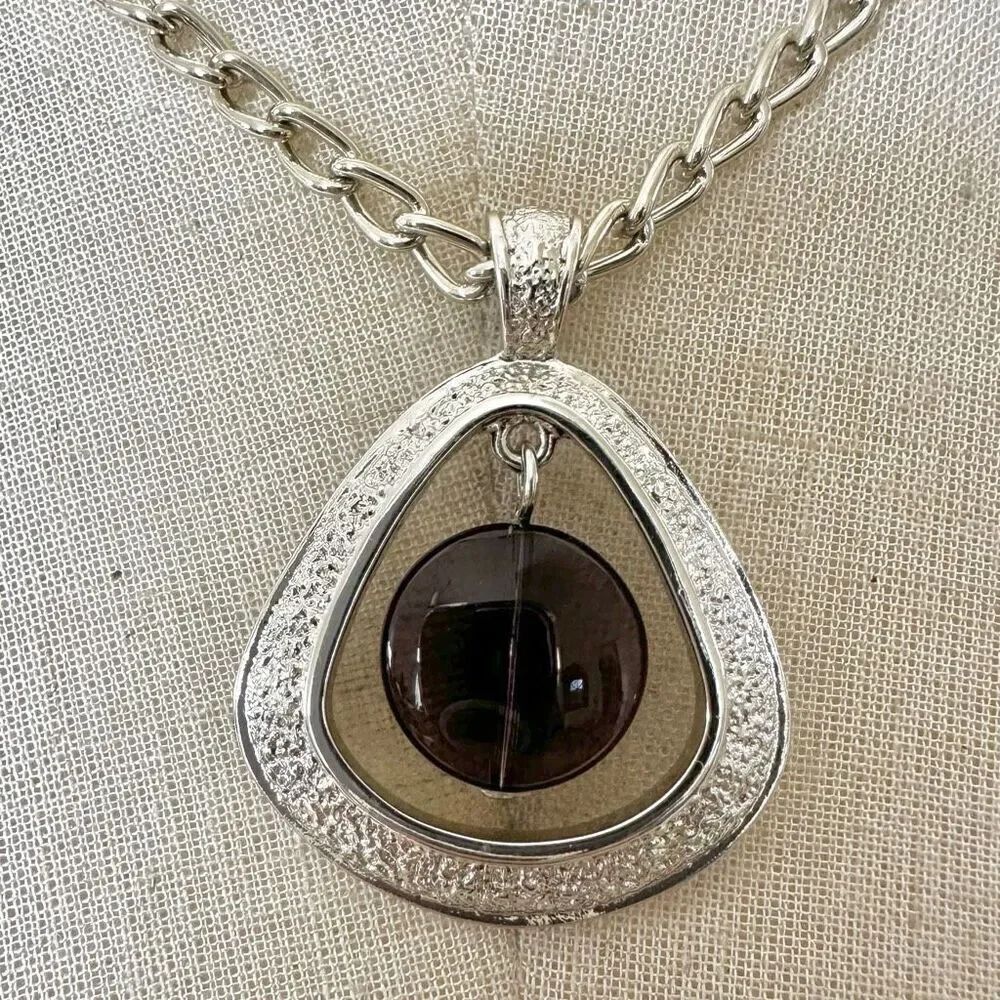é silver tone and purple teardrop pendant necklace